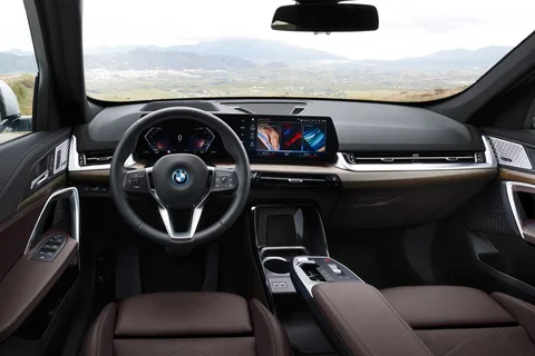 BMW iX1 xDrive30 2022 view 8