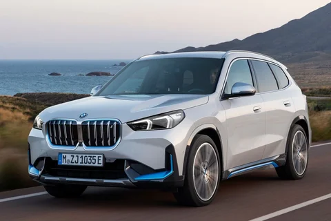BMW iX1 xDrive30 2022 view 9