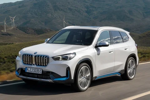 BMW iX1 xDrive30 2022 view 10