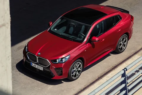 BMW iX2 eDrive20 2026 view 3