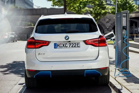 BMW iX3 Executive 2020 view 4