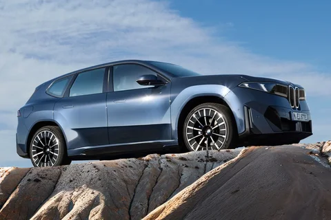 BMW iX3 50 xDrive 2025 view 1