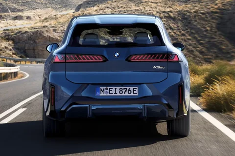 BMW iX3 50 xDrive 2025 view 6