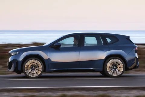 BMW iX3 50 xDrive 2025 view 7