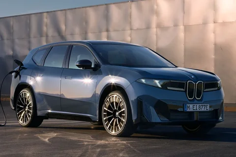 BMW iX3 50 xDrive 2025 view 11