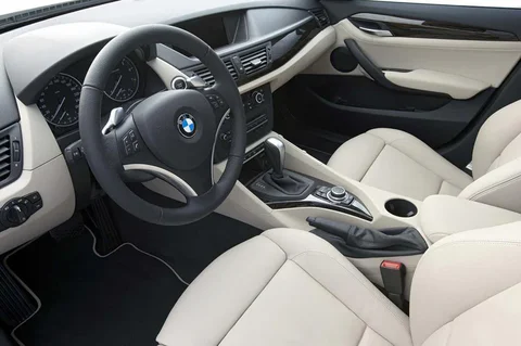 BMW X1 xDrive20i 2011 view 5