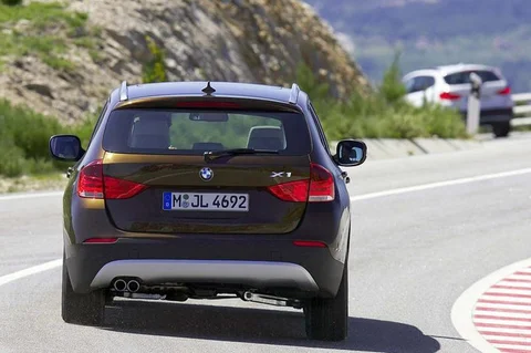 BMW X1 xDrive20i 2011 view 12