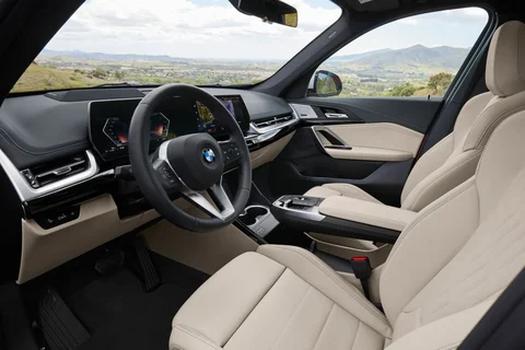BMW X1 xDrive23i 2022 view 3