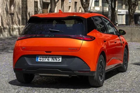 BYD Dolphin G Boost 2026 ferdehátú nézet 5
