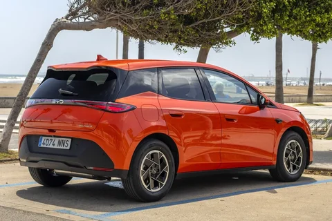 BYD Dolphin G Boost 2026 ferdehátú nézet 8