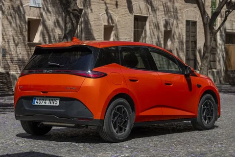 BYD Dolphin G Boost 2026 ferdehátú nézet 10