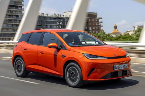 BYD Dolphin G Boost 2026 ferdehátú nézet 7