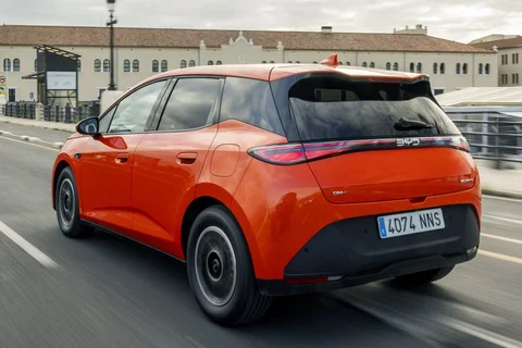 BYD Dolphin G Boost 2026 ferdehátú nézet 11