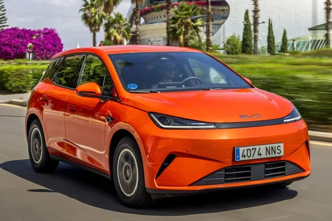 BYD Dolphin G Boost 2026 ferdehátú nézet 12
