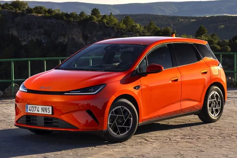 BYD Dolphin G Boost 2026 ferdehátú nézet 1