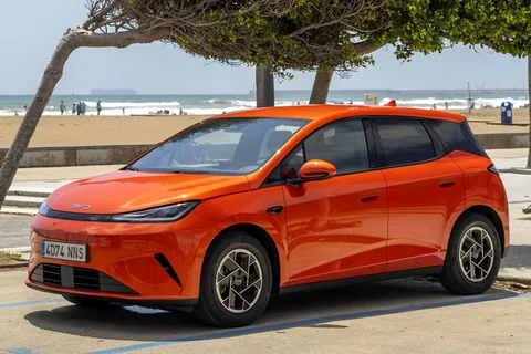 BYD Dolphin G Boost 2026 ferdehátú nézet 3