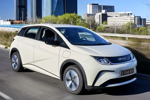 BYD Dolphin Comfort 2023 view 3