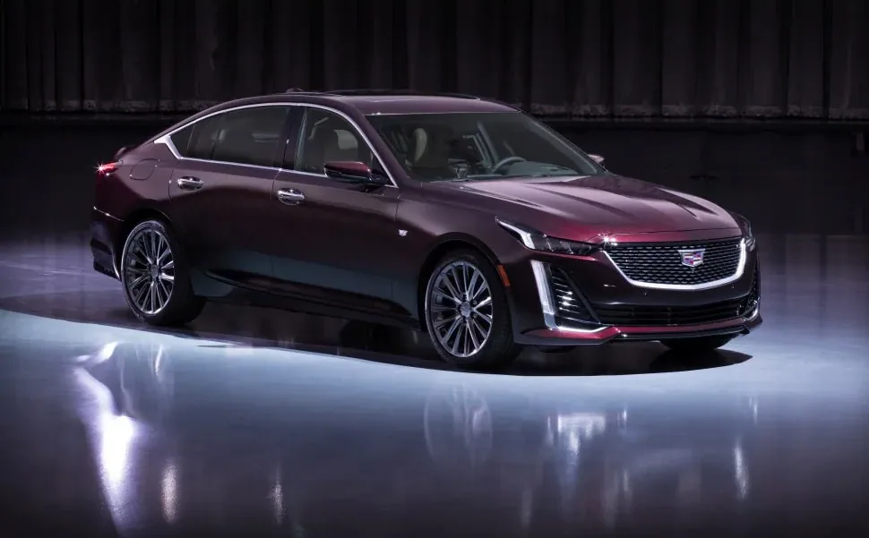 Cadillac CT5 AWD 2.0L 2023 sedan framifrån