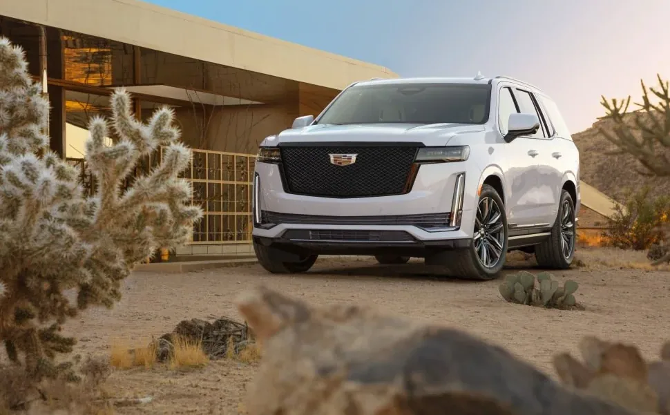 Cadillac Escalade ESV Luxury 3.0L 4WD 2023 suv elölnézet