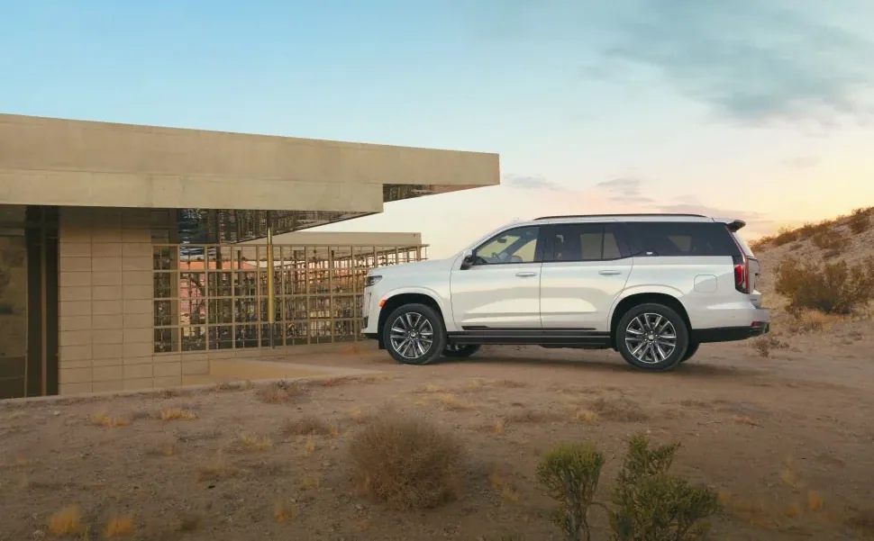 Cadillac Escalade 2023 — Eksterijer 1