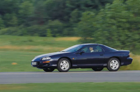 Chevrolet Camaro Coupé 1998 view 2