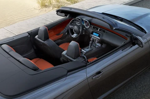 Chevrolet Camaro Convertible 6.2 V8 2011 view 2