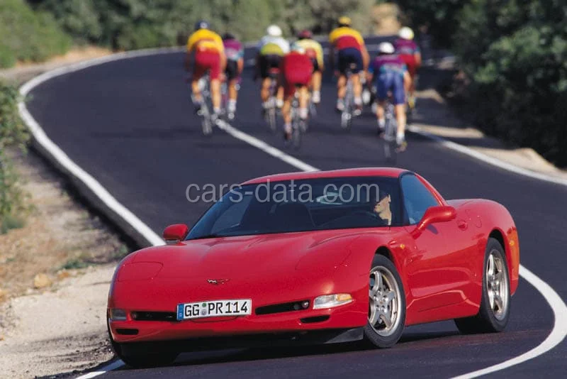 Chevrolet Corvette Coupé 1997 front view