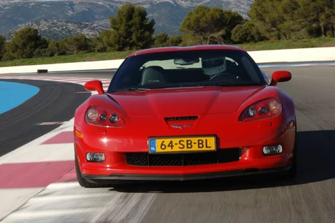 Chevrolet Corvette Z06 Coupé 2010 view 2
