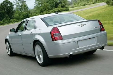 Chrysler 300C 3.5 V6 2004 view 4