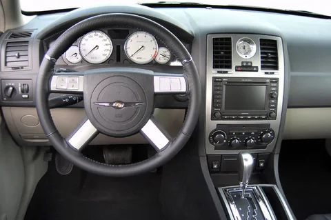Chrysler 300C 3.5 V6 2004 view 5