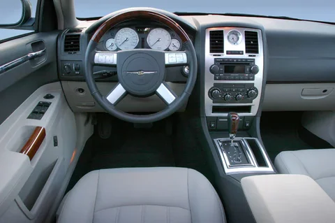 Chrysler 300C Touring 3.5 V6 2004 view 7