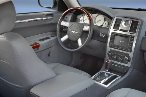 Chrysler 300C Touring 3.5 V6 2004 view 9
