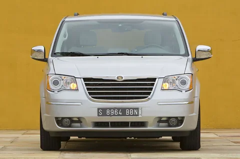Chrysler Grand Voyager 2.8 CRD 2010 view 3