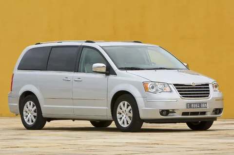 Chrysler Grand Voyager 2.8 CRD 2010 view 4