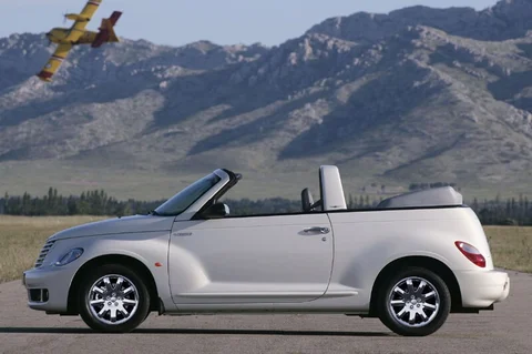 Chrysler PT Cruiser Cabrio 2.4i Limited 2006 view 2