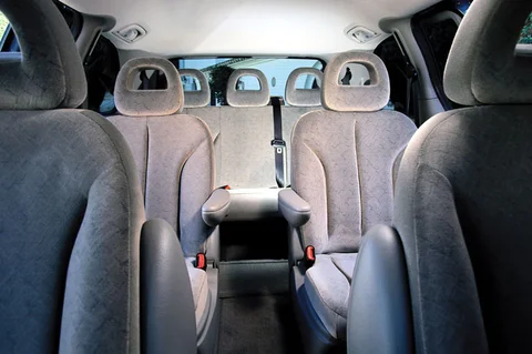 Chrysler Voyager 2.5 CRD SE 2001 view 2
