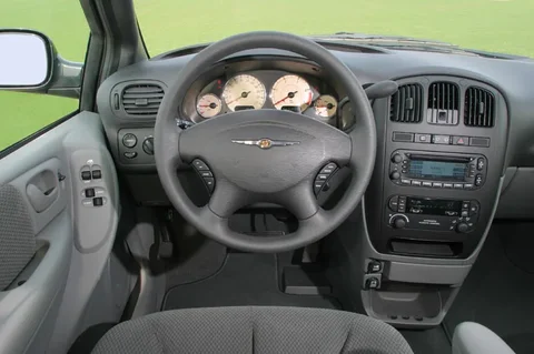 Chrysler Voyager 2.5 CRD SE 2004 view 2