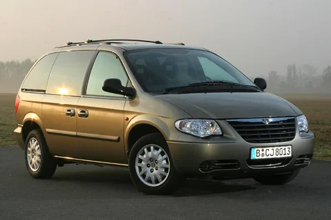 Chrysler Voyager 2.5 CRD SE 2004 view 3