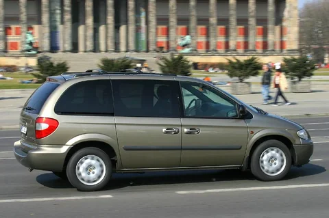 Chrysler Voyager 2.5 CRD SE 2004 view 10