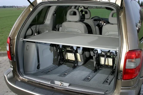 Chrysler Voyager 2.5 CRD SE 2004 view 11