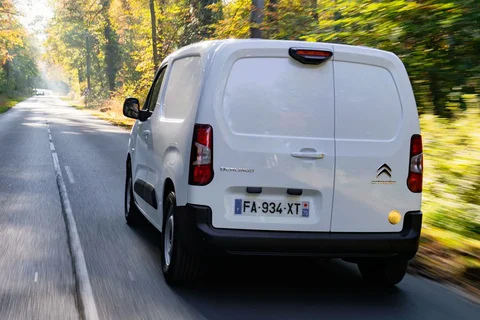 Citroen Berlingo XL PureTech 110 Control 2019 view 3