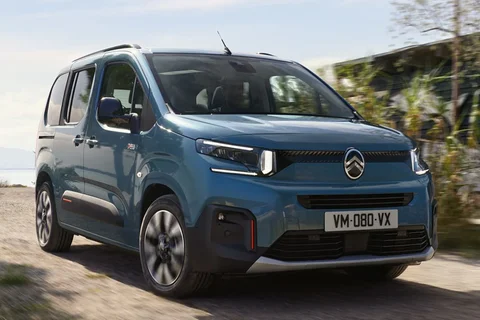 Citroen Berlingo ë-Berlingo 50kWh 136 Live 2024 view 3