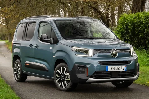 Citroen Berlingo ë-Berlingo 50kWh 136 Live 2024 view 4