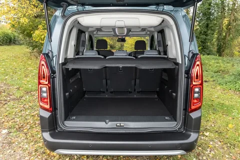 Citroen Berlingo ë-Berlingo 50kWh 136 Live 2024 view 6