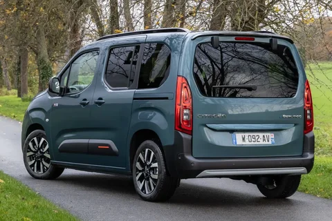 Citroen Berlingo ë-Berlingo 50kWh 136 Live 2024 view 9