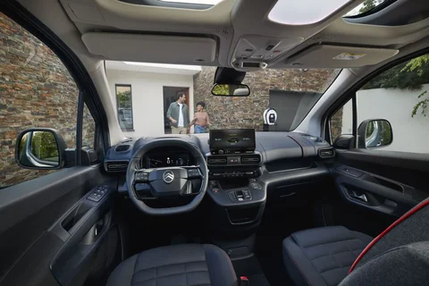 Citroen Berlingo ë-Berlingo 50kWh 136 Live 2024 view 12