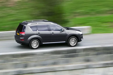 Citroen C-Crosser Van 2.2 HDiF Dynamique 2011 view 3
