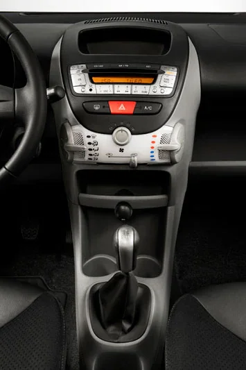 Citroen C1 1.0i Selection 2011 view 8