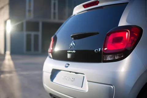 Citroen C1 VTi 68 Selection 2016 view 5