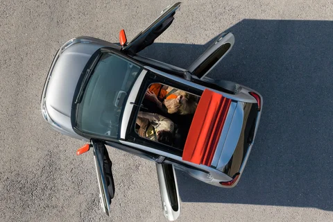 Citroen C1 VTi 68 Selection 2016 view 9